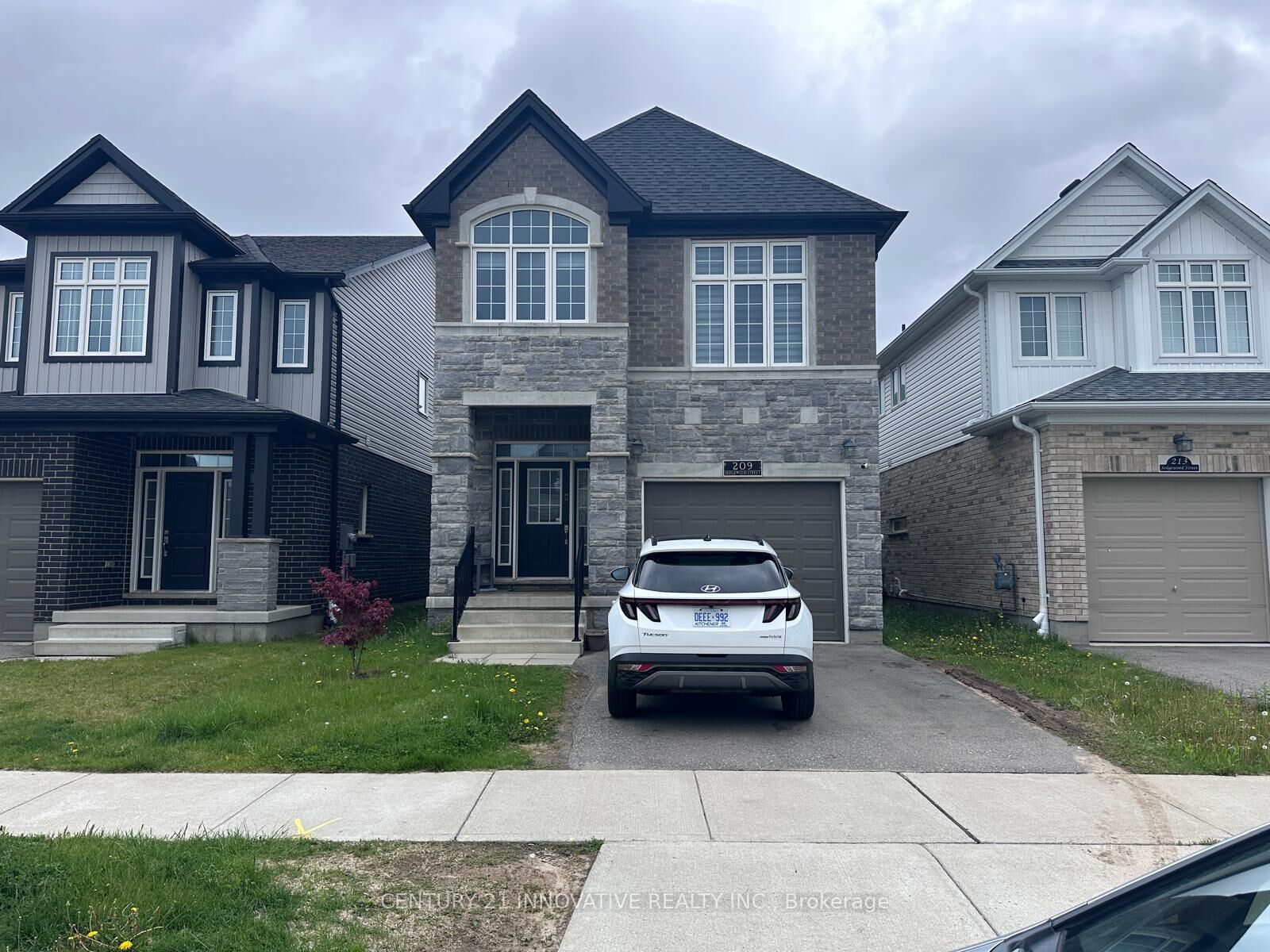 Property Photo:  209 Sedgewood Street N  ON N2P 0H9 