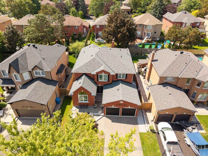 Property Photo: 139 Rhodes Circle ON L3X 1V2