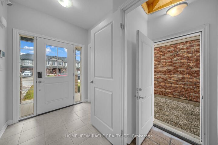 Property Photo: 83 Monarch Street ON L3C 0E6