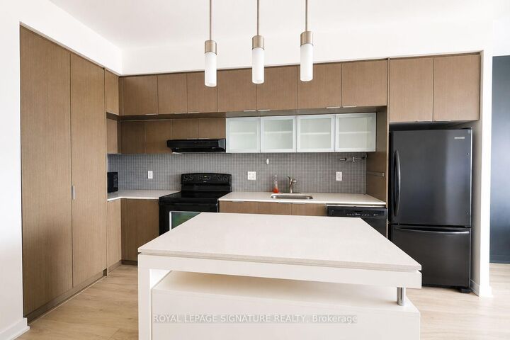 Property Photo:  110 Charles Street E  ON M4Y 2W7 