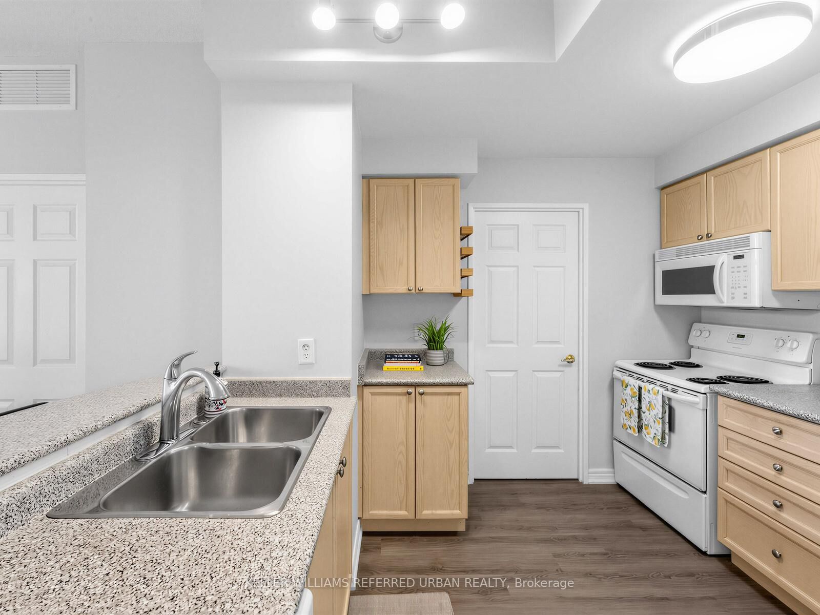 Property Photo: 2301 Parkhaven Boulevard 406 ON L6H 6V6