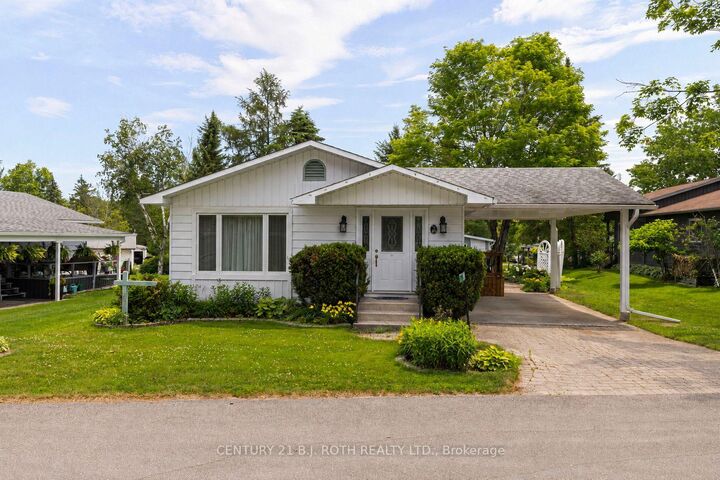 19 Maple Crescent — photo 1