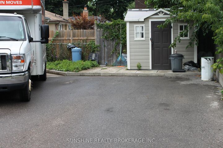 Property Photo:  216 Alverna Road Lower B  ON L4C 3M7 