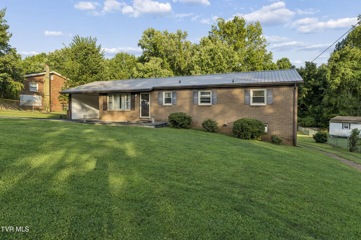 Property Photo:  707 Hilltop Drive  TN 37604 