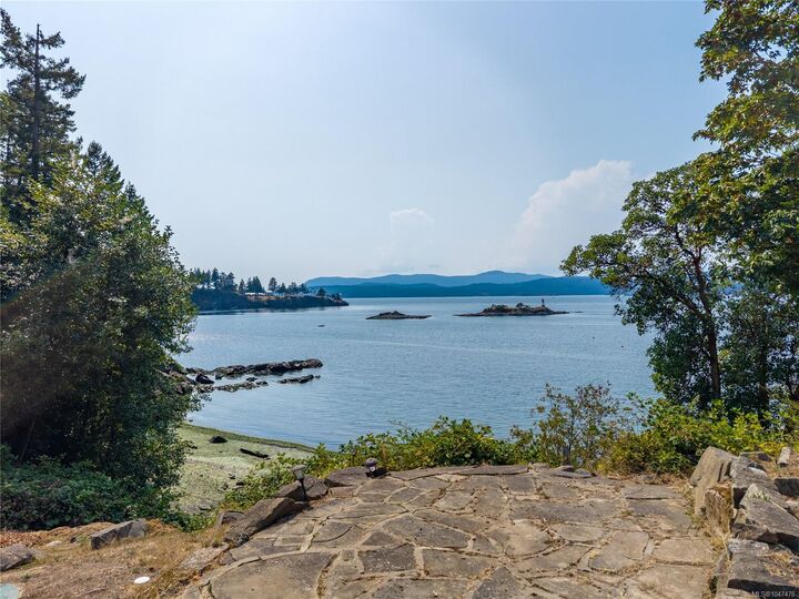 Property Photo: 1209 Port Washington Rd BC V0N 2M1