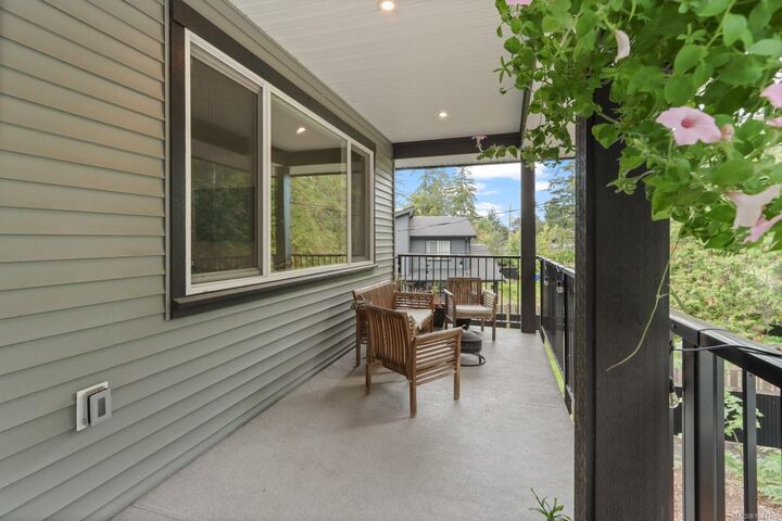 Property Photo: 279 Westwood Rd BC V9R 6S4