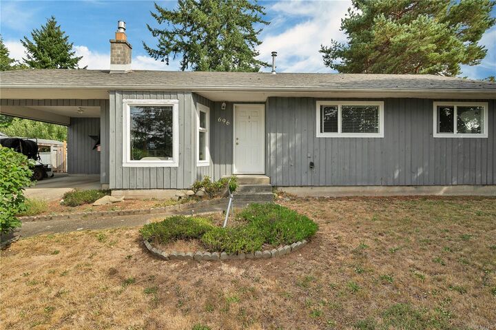Property Photo: 696 Shellbourne Blvd BC V9W 5H1
