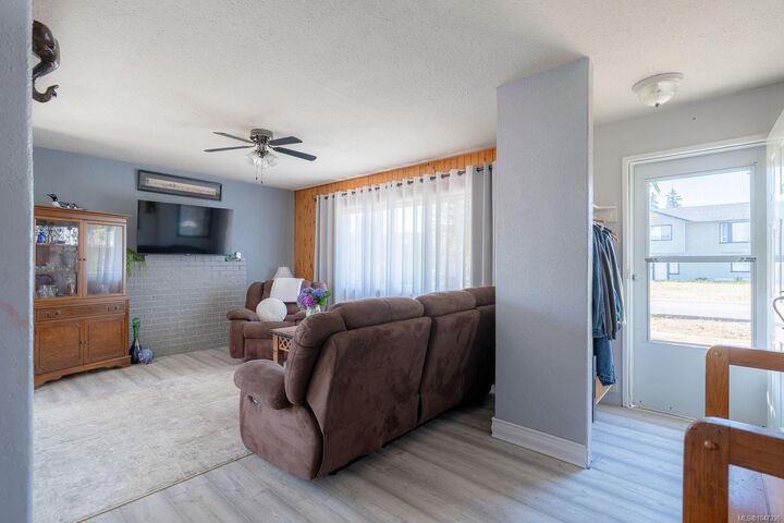 Property Photo: 540 Deering St BC V9R 1C1