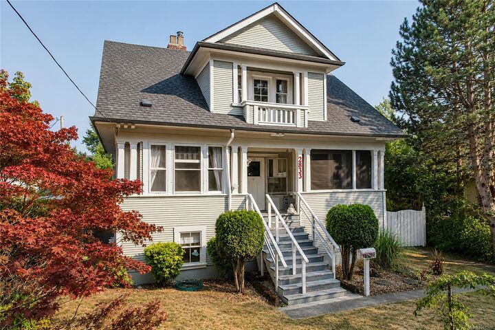 2833 Colquitz Ave — photo 1