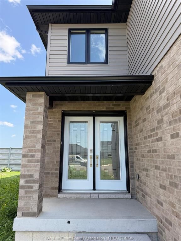 Property Photo: 16 Betty Court ON N7M 0T9