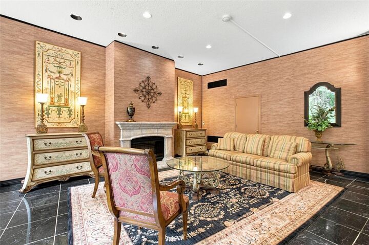 Property Photo: 1150 Bower Hill Rd. 905A PA 15243