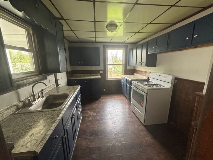 Property Photo:  920 Vankirk St  PA 15025 
