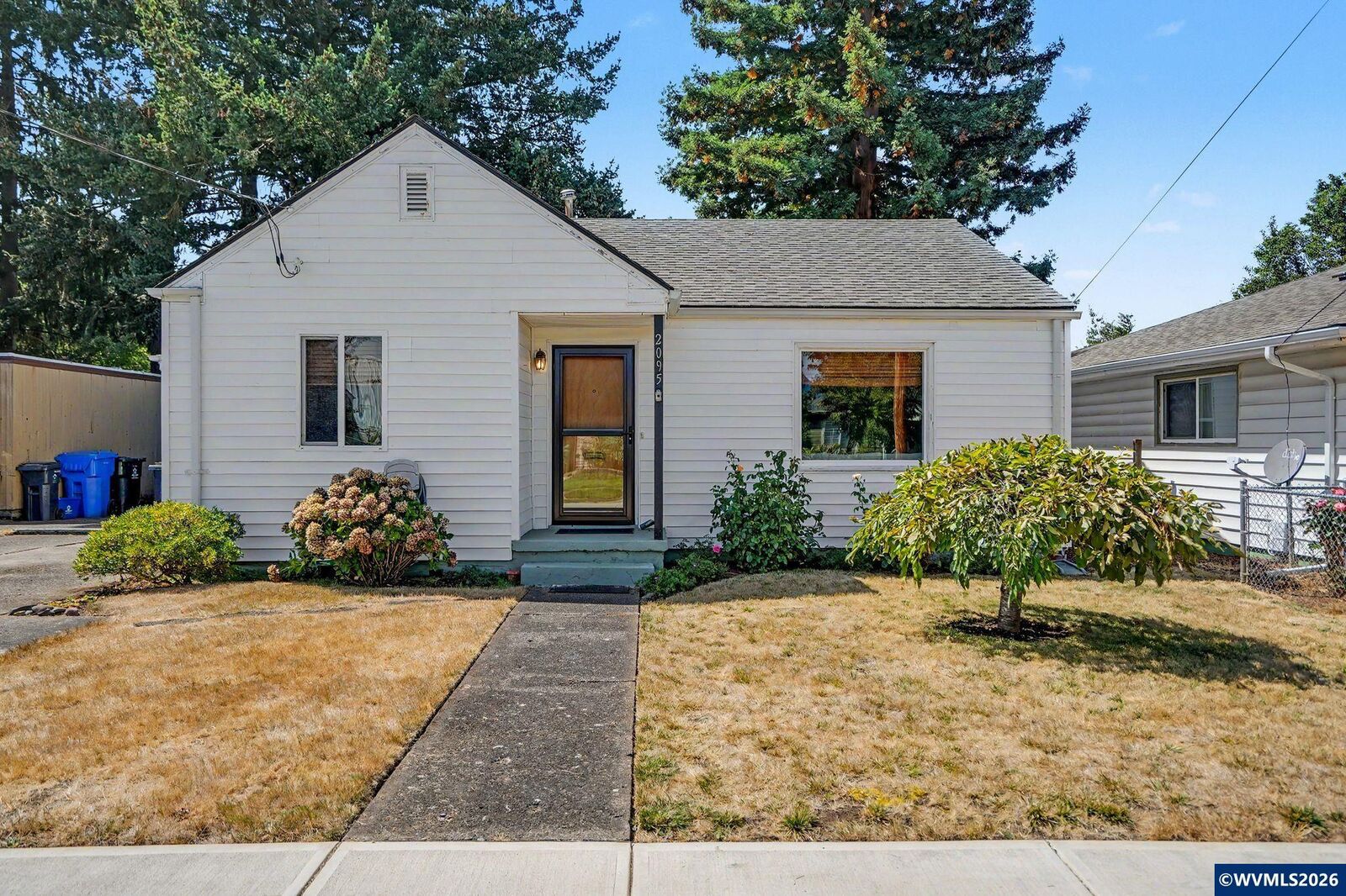 Property Photo:  2095 University St SE  OR 97301 