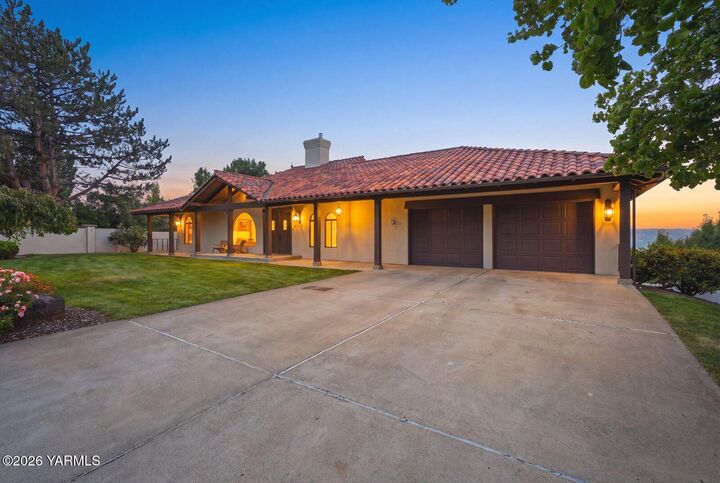 Property Photo: 530 Brown Ln WA 98942