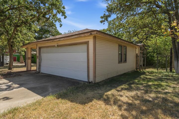 Property Photo:  125 Live Oak Drive  TX 78612 