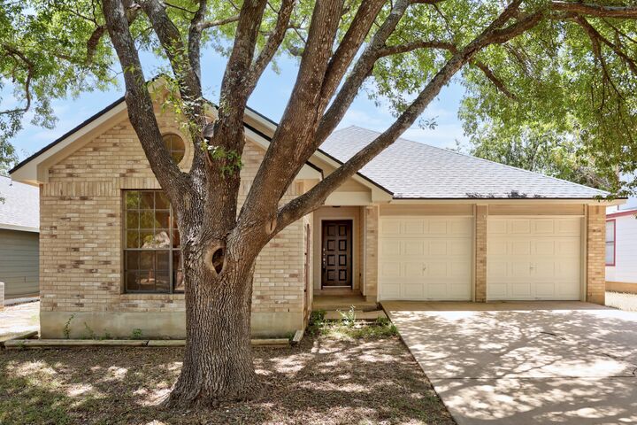 Property Photo: 1511 Lantana Drive TX 78664
