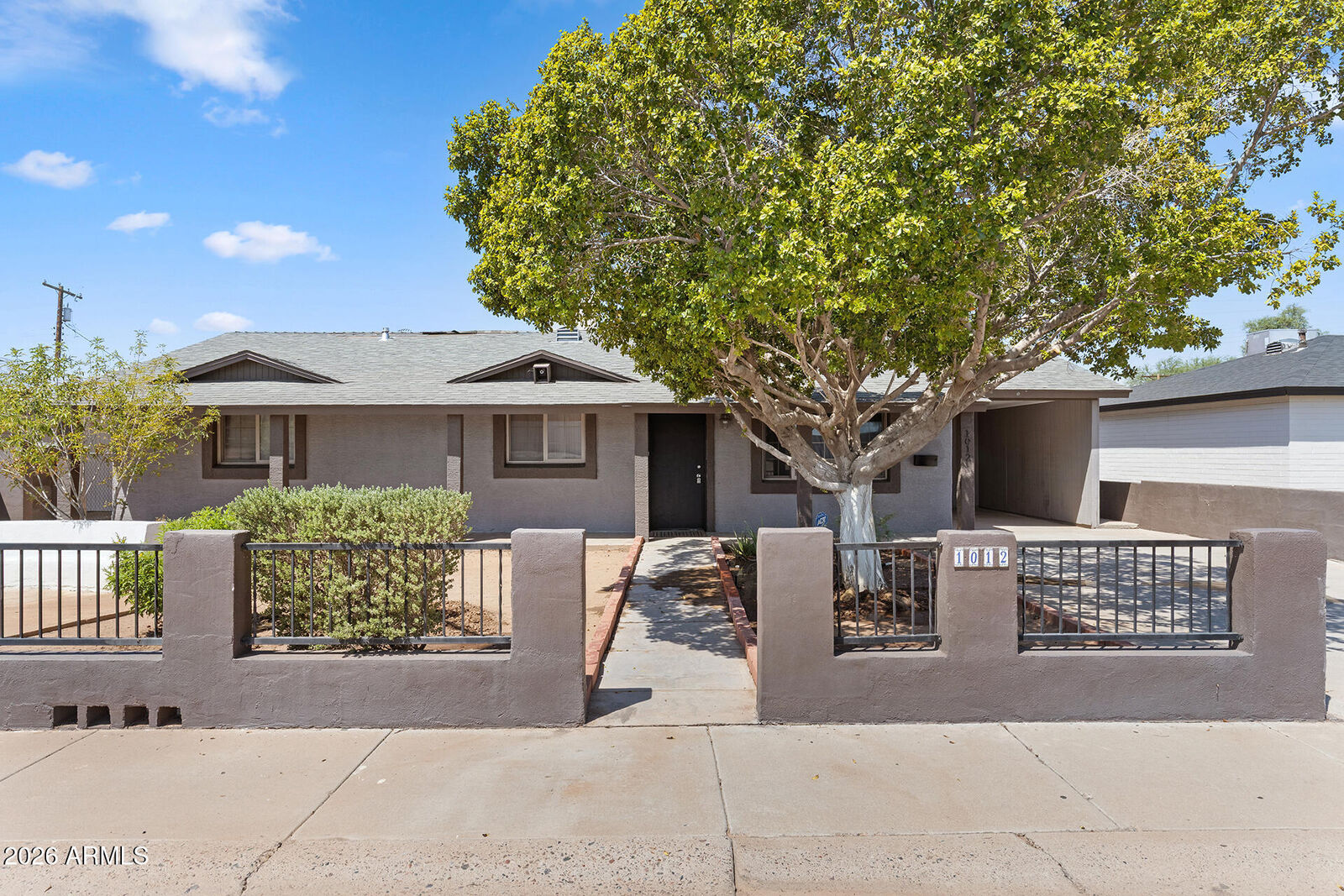 Property Photo: 1012 S Price Road AZ 85281