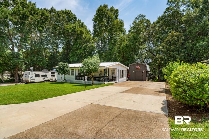 Property Photo:  569 Escambia Loop  AL 36549 