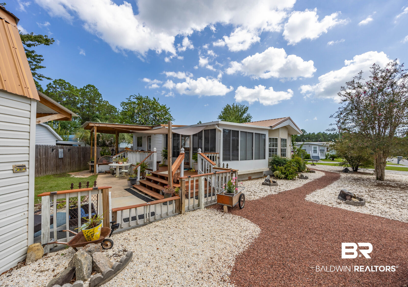 Property Photo: 247 Defuniak Cir AL 36549