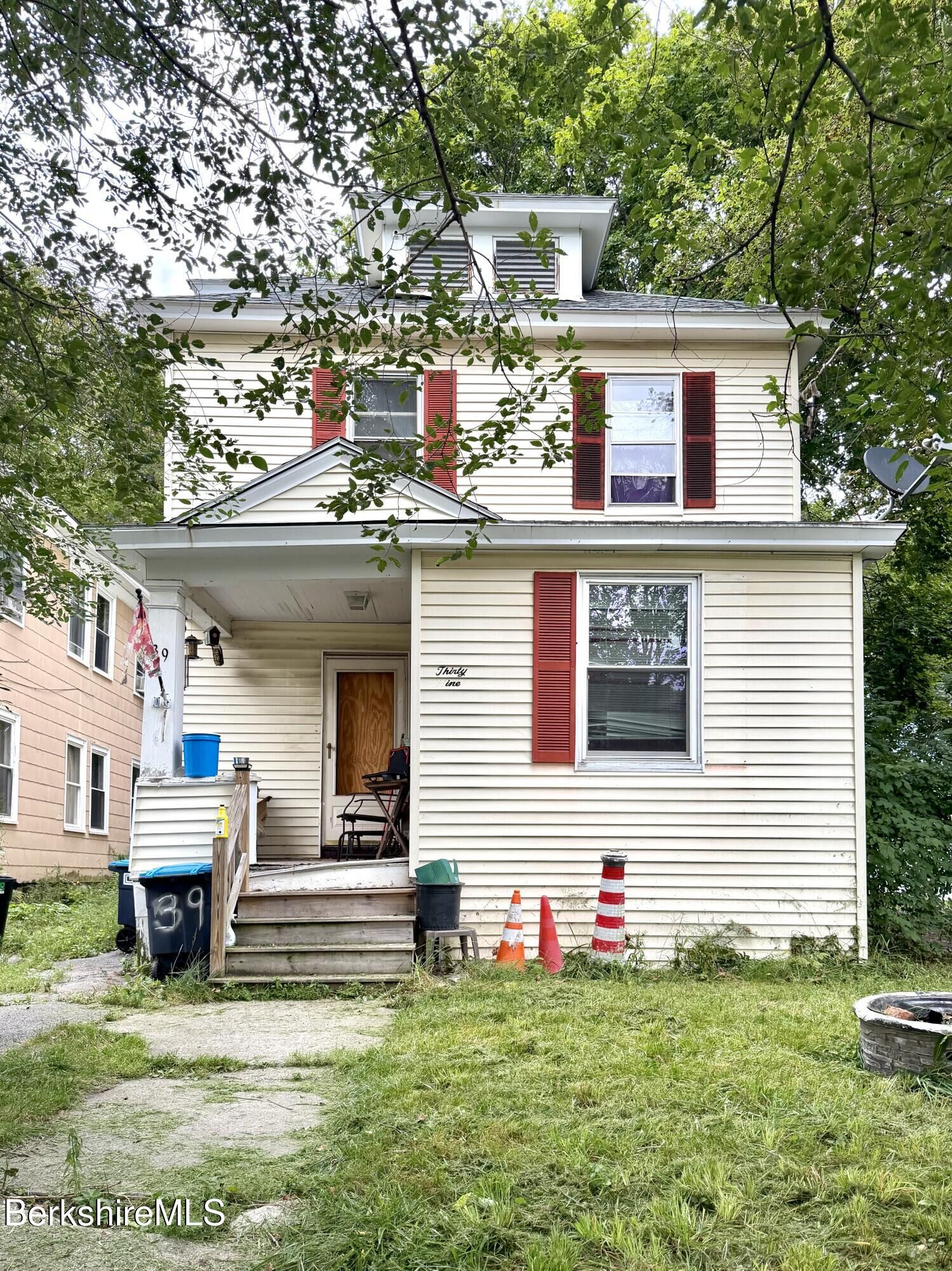 Property Photo:  39 Hull Ave  MA 01201 