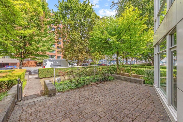 Property Photo: 638 W 45th Avenue 201 BC V5Z 4R8