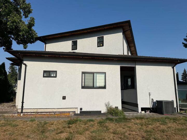 11890 Gilmour Crescent — photo 1