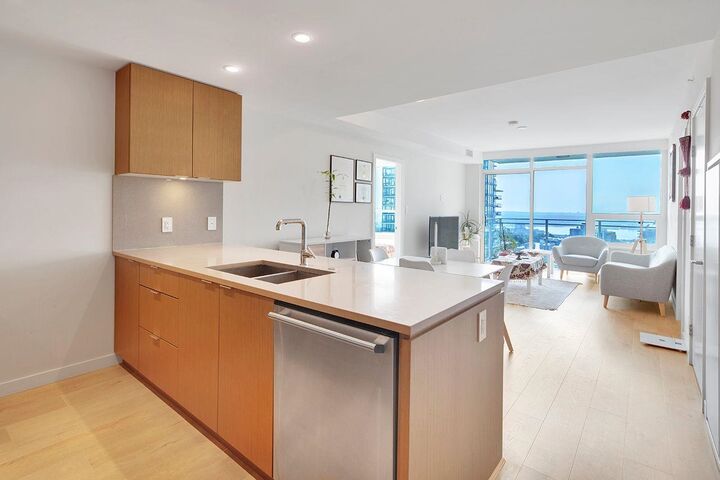 Property Photo:  125 E 14th Street 1403  BC V7L 0E6 
