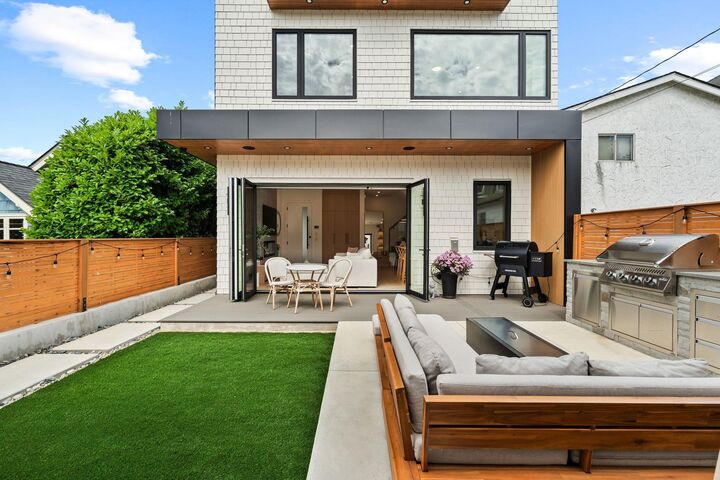 Property Photo: 312 E 37th Avenue 2 BC V5W 1E7