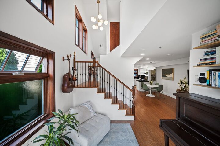 Property Photo: 2505 W 8th Avenue 2 BC V6K 2B3