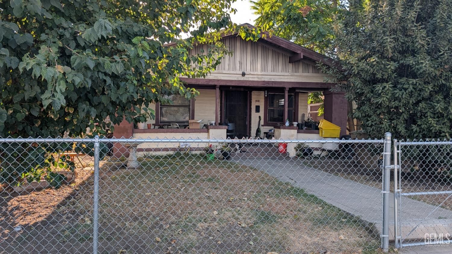 Property Photo: 810 N Street CA 93304