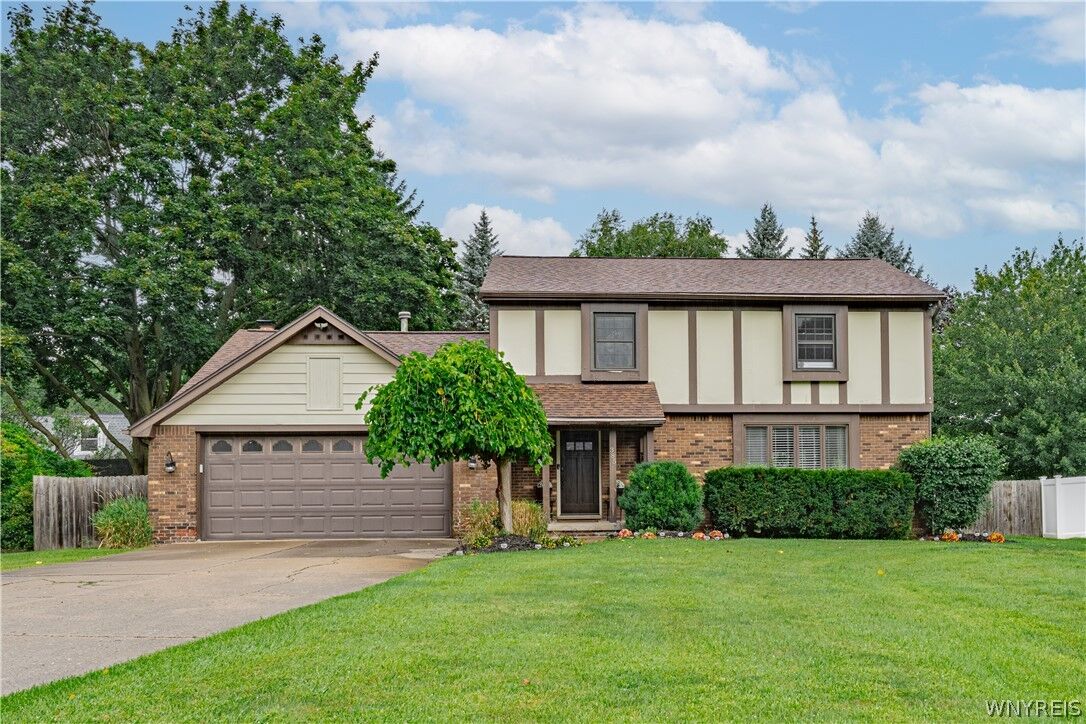 Property Photo:  385 Hawthorne Place  NY 14174 