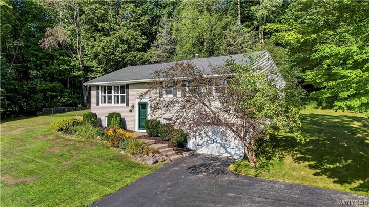 Property Photo:  8711 S Greenbriar  NY 14025 