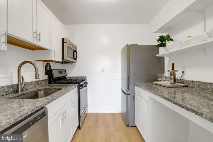 Property Photo:  2909 Charing Cross Road 13  VA 22042 