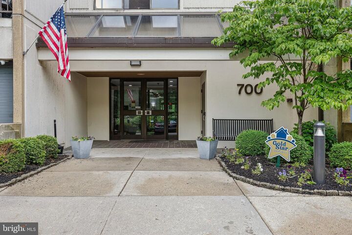 Property Photo: 700 Avondale Road 6B PA 19086