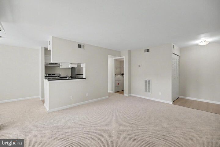 Property Photo: 1727 Ascot Way 1727G VA 20190