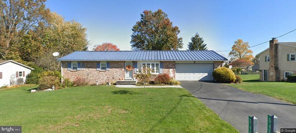 Property Photo: 545 Boxwood Lane PA 17015