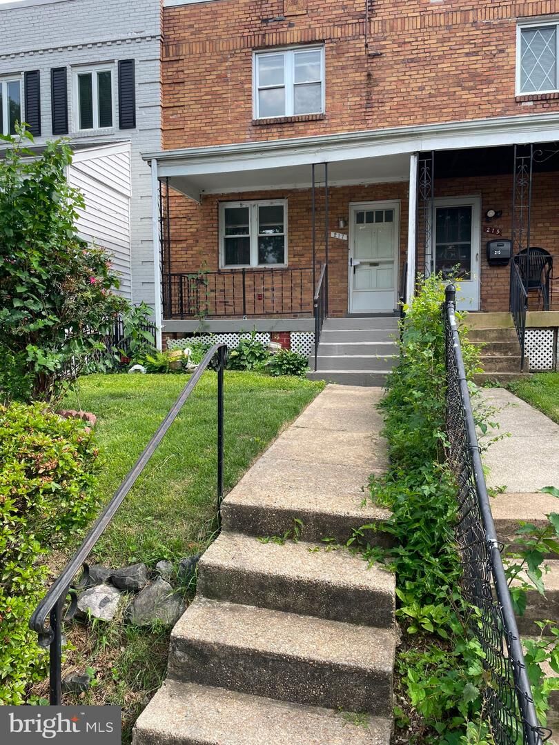 Property Photo: 217 Lynhaven Drive VA 22305