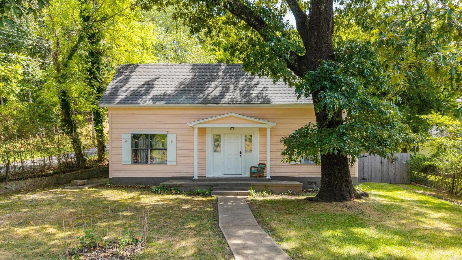 Property Photo:  402 Pullman Avenue  AR 71901 