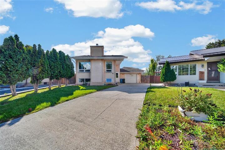Property Photo: 63 Jonathan Crescent MB R2R 1Z3