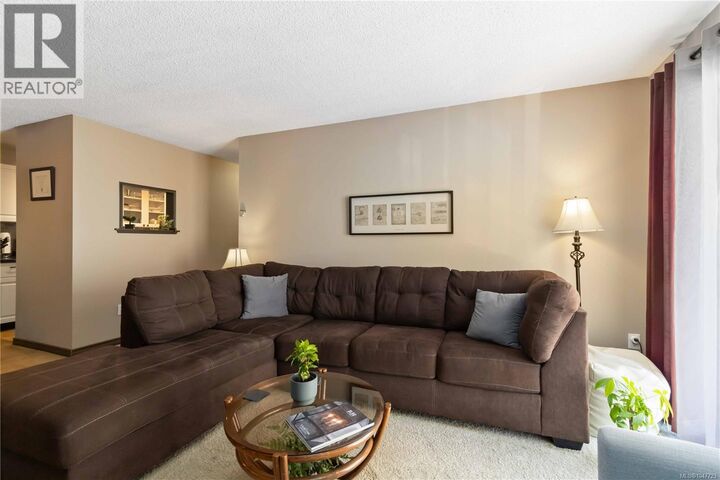 Property Photo:  3255 Glasgow Avenue 314  BC V8X 4S4 