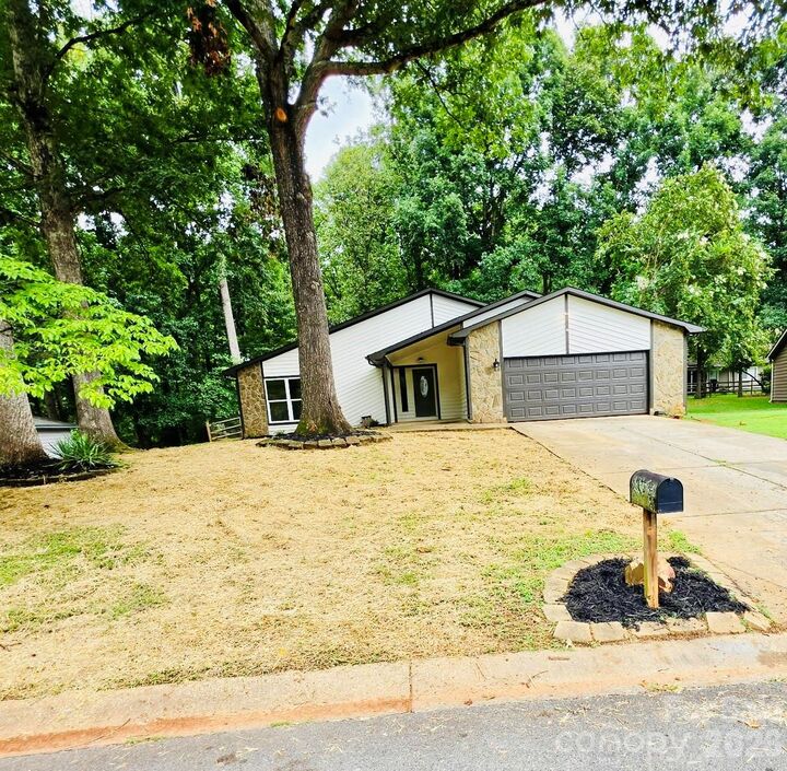 Property Photo:  7424 Lawyers Station Drive  NC 28227 