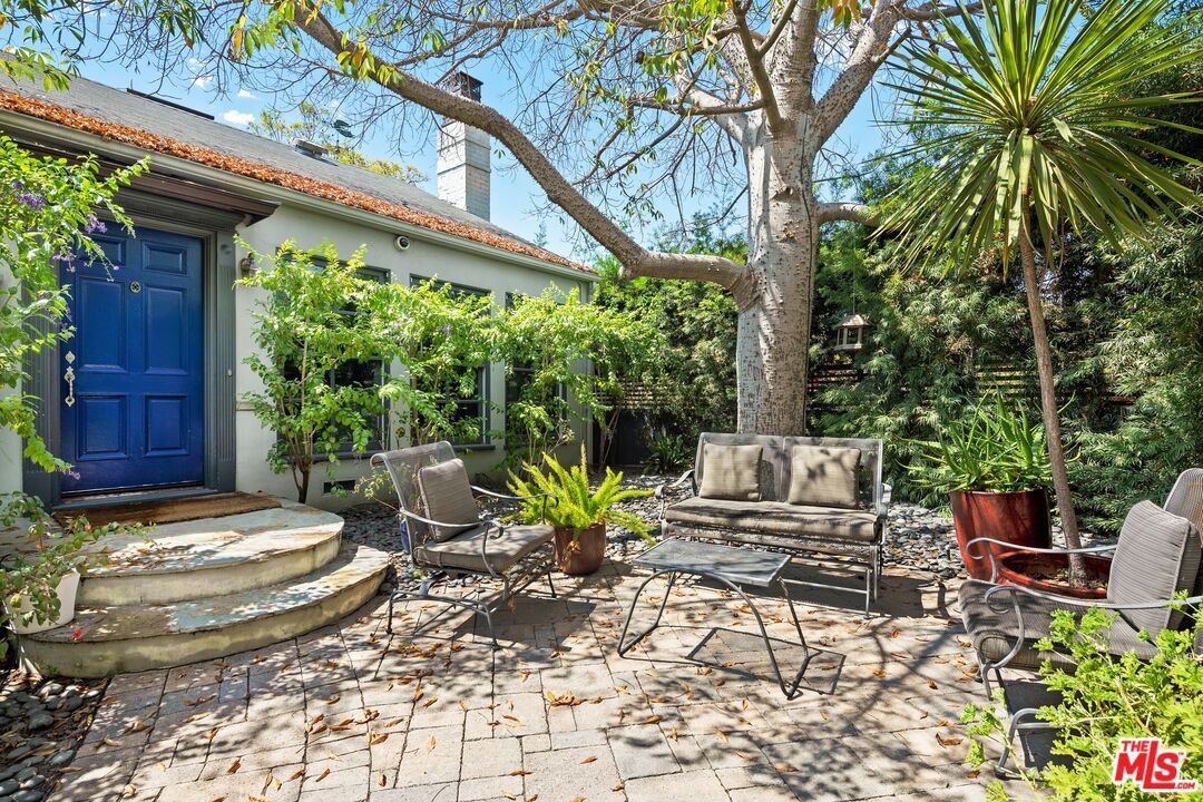 Property Photo:  449 Westbourne Dr  CA 90048 