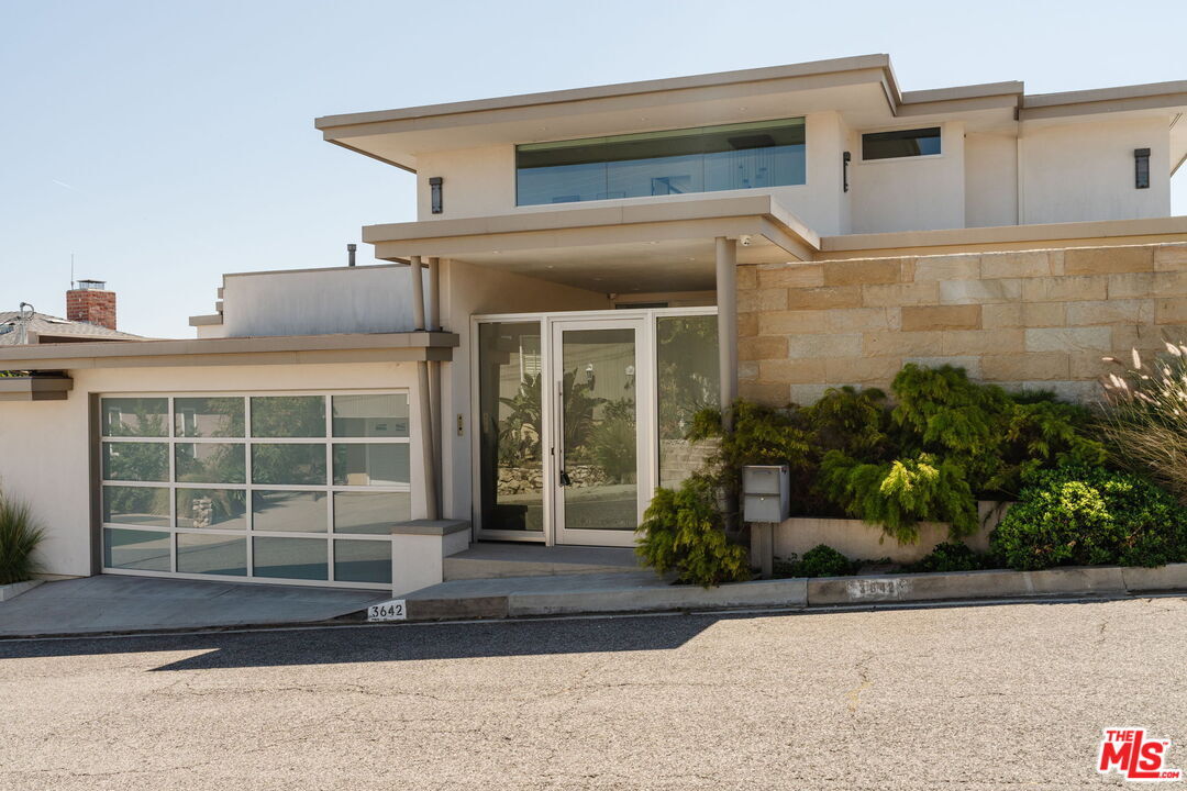 Property Photo: 3642 Beverly Ridge Dr CA 91423