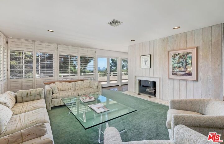 Property Photo: 131 Ashdale Ave CA 90049