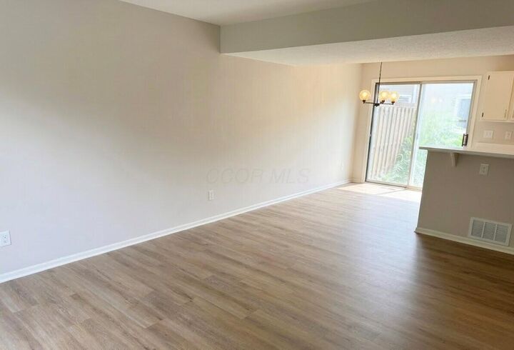 Property Photo:  5122 Singleton Drive  OH 43026 