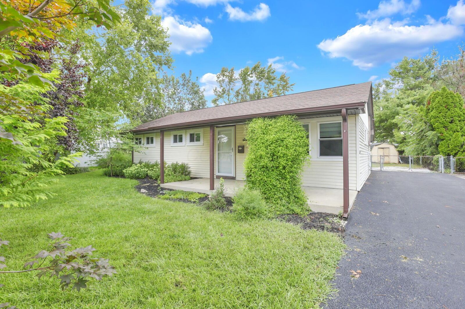 Property Photo: 4361 Kerr Drive OH 43026