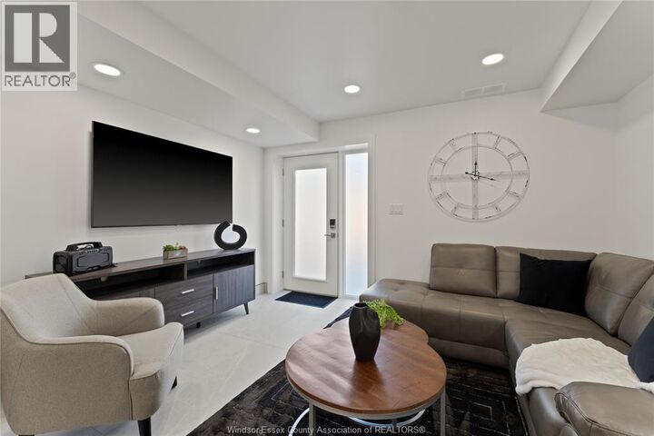 Property Photo:  171 Robson Road 12  ON N8H 5R1 