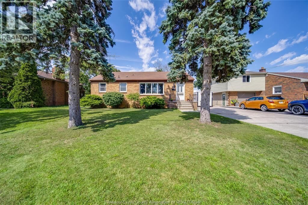 Property Photo:  557 Victory  ON N9J 1V5 