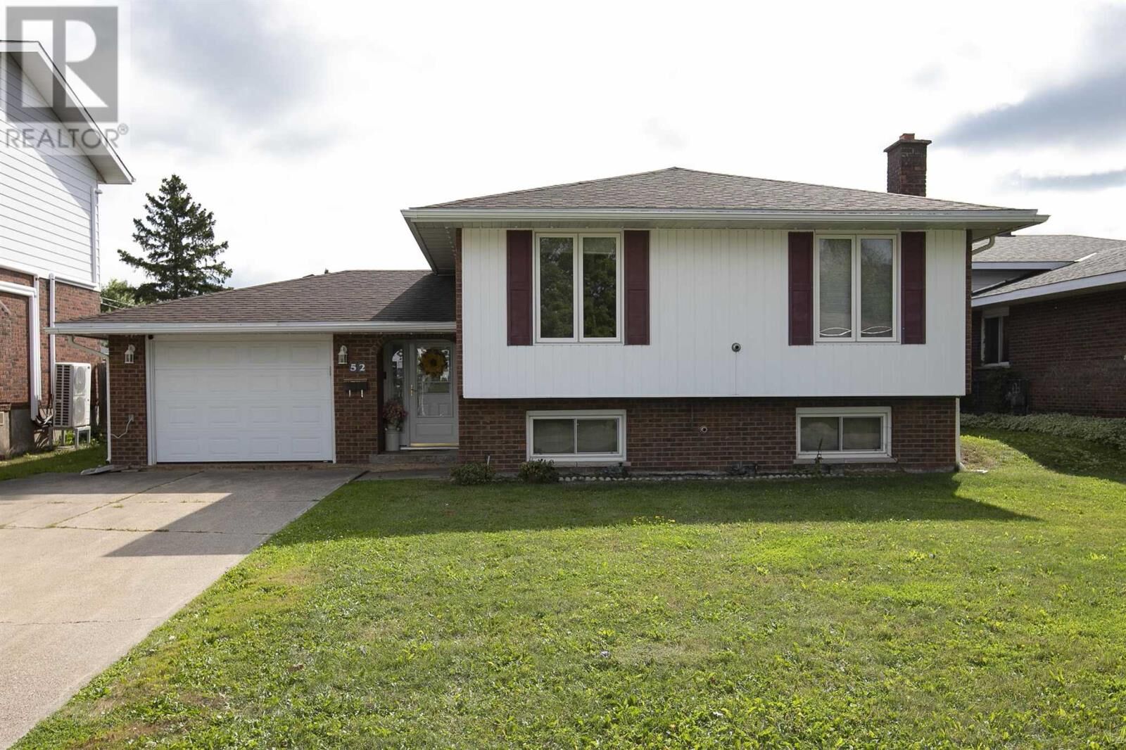 Property Photo:  52 Danby Rd  ON P6B 5X6 