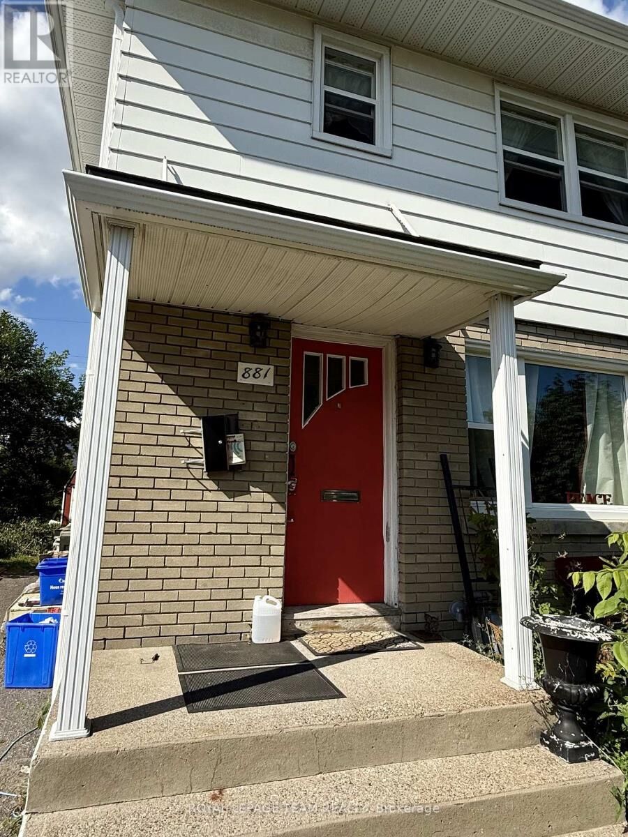 Property Photo:  881 Smyth Road  ON K1G 1P4 